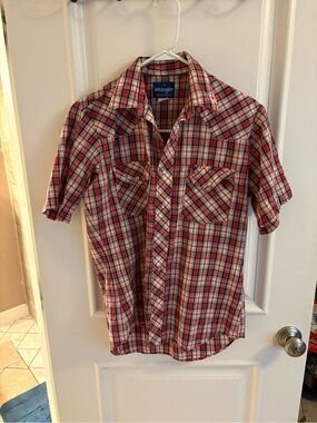 Vintage Wrangler Men’s Red Plaid Short-Sleeve Pearl Button Western Shirt